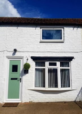 Ladybird Cottage, Dog Friendly, Couples or Small families, Yorkshire Wolds - Countryside and Coast